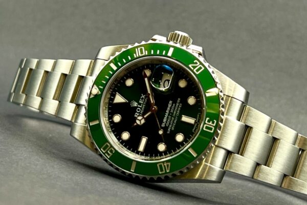 鮮やかなグリーンダイヤルのSUBMARINER