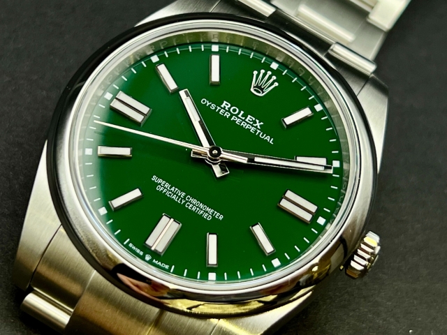 スタッフも愛用のカラーダイヤル【Ref.124300】