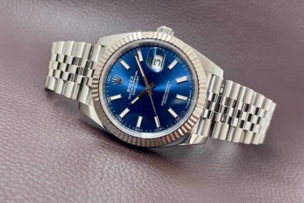 カラーダイヤルで日常に彩を【Ref.126334】