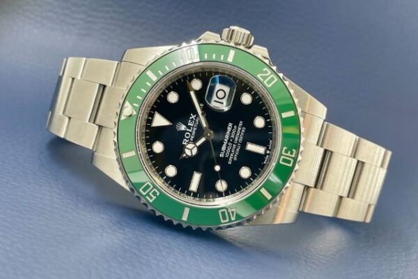 グリーン×ブラック【Ref.126610LV】