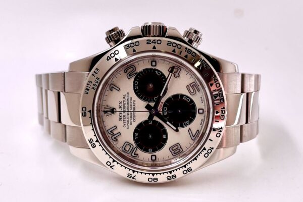 デイトナ白ダイヤルの金無垢モデルがお値打ち価格で