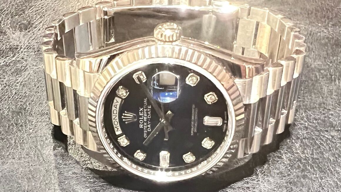 少なく見積もっても180ｇの金の塊にして、定価を下回る時計